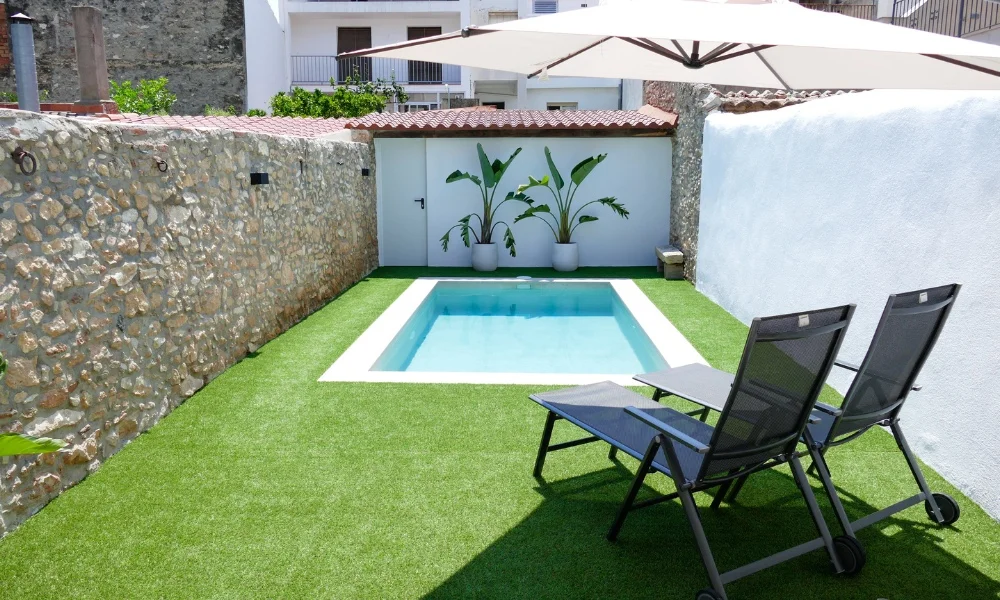 piscina estilo minimalista