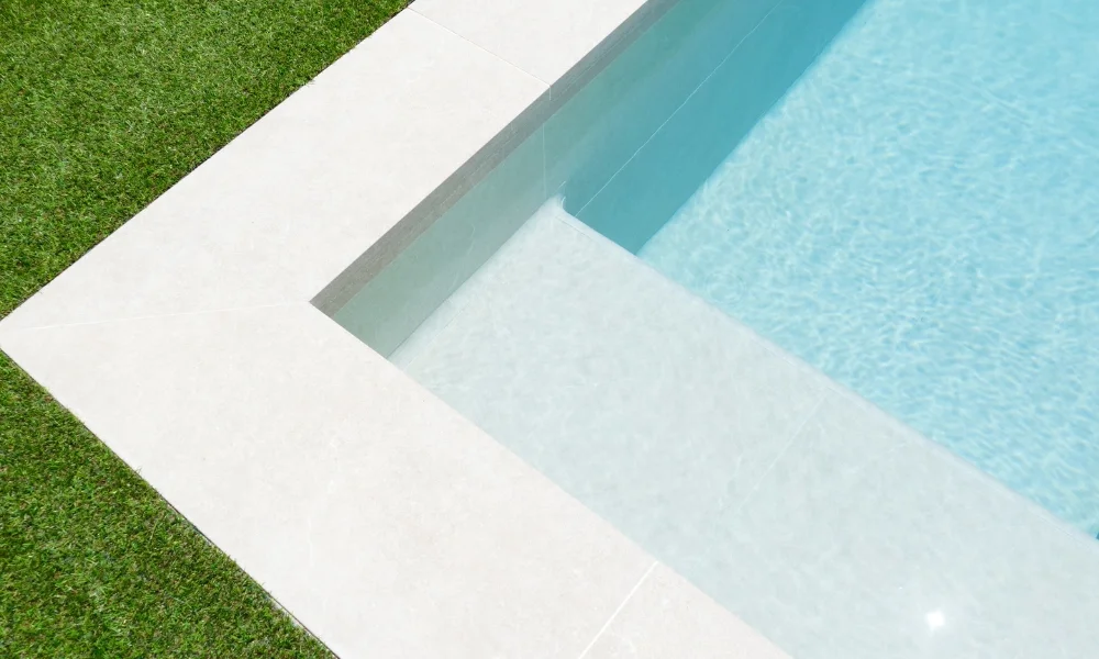 piscina estilo minimalista