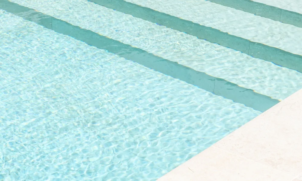 porcelánico piscinas minimalista