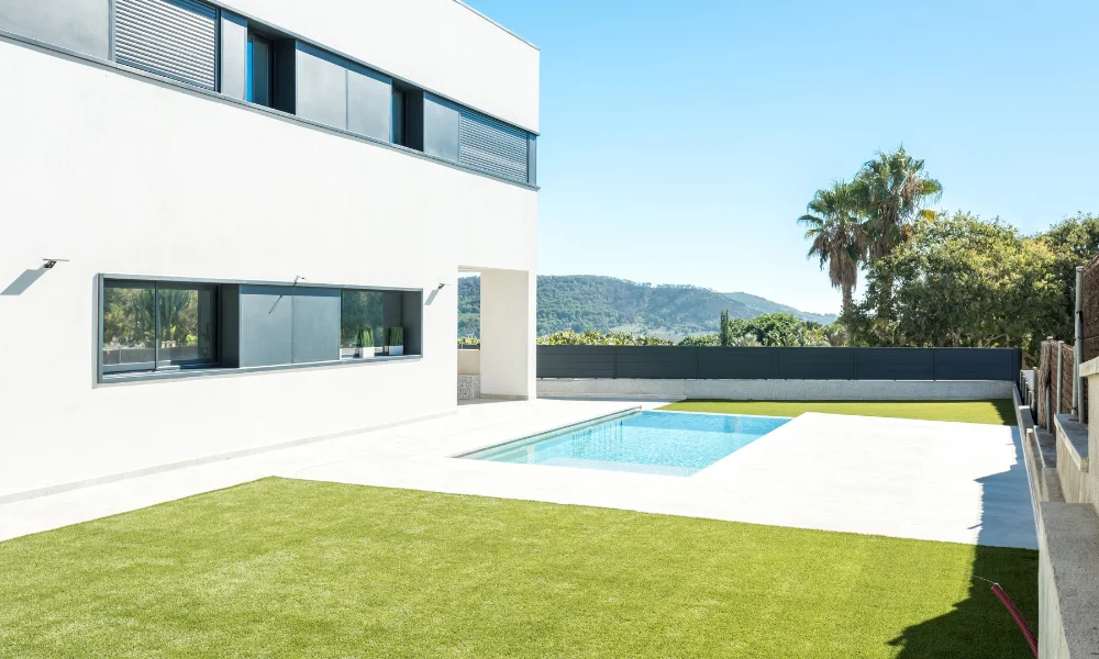 piscina minimalista diseño