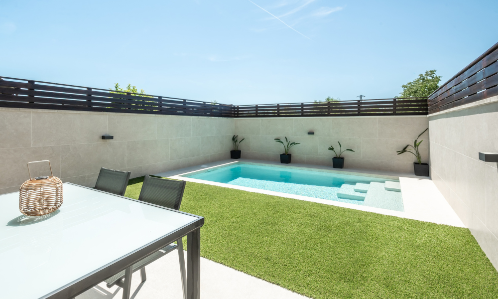 piscina minimalista pequeña