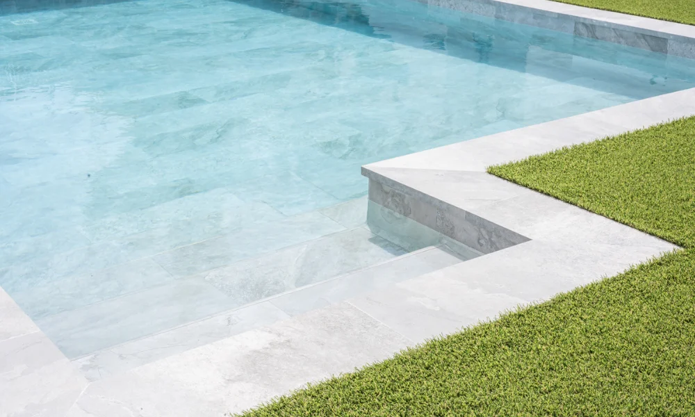 piscina gris