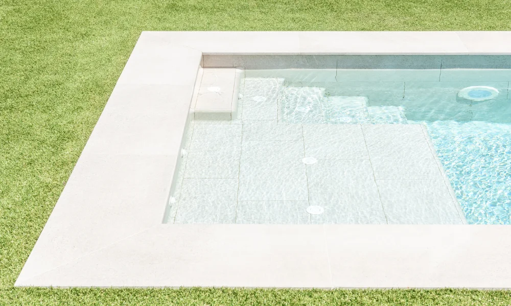 piscinas blancas
